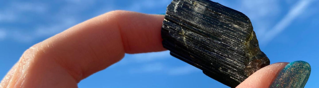 Black Tourmaline Meaning: Healing Properties, Benefits, and Uses - Beadsofcambay.com