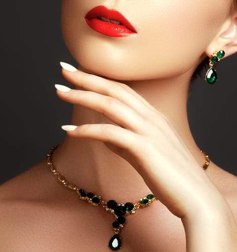 From Emerald to Ruby Beads: Spice Up Your Christmas Jewelry - Beadsofcambay.com