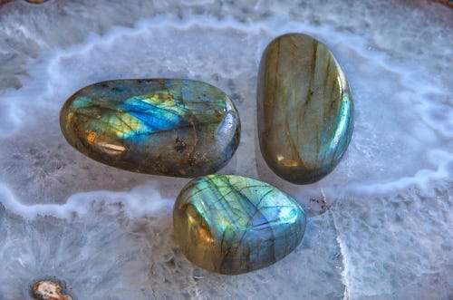 The History of Labradorite Beads - Beadsofcambay.com