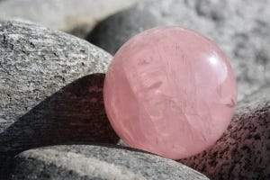 What’s Hot This Summer: Rose Quartz Beads - Beadsofcambay.com